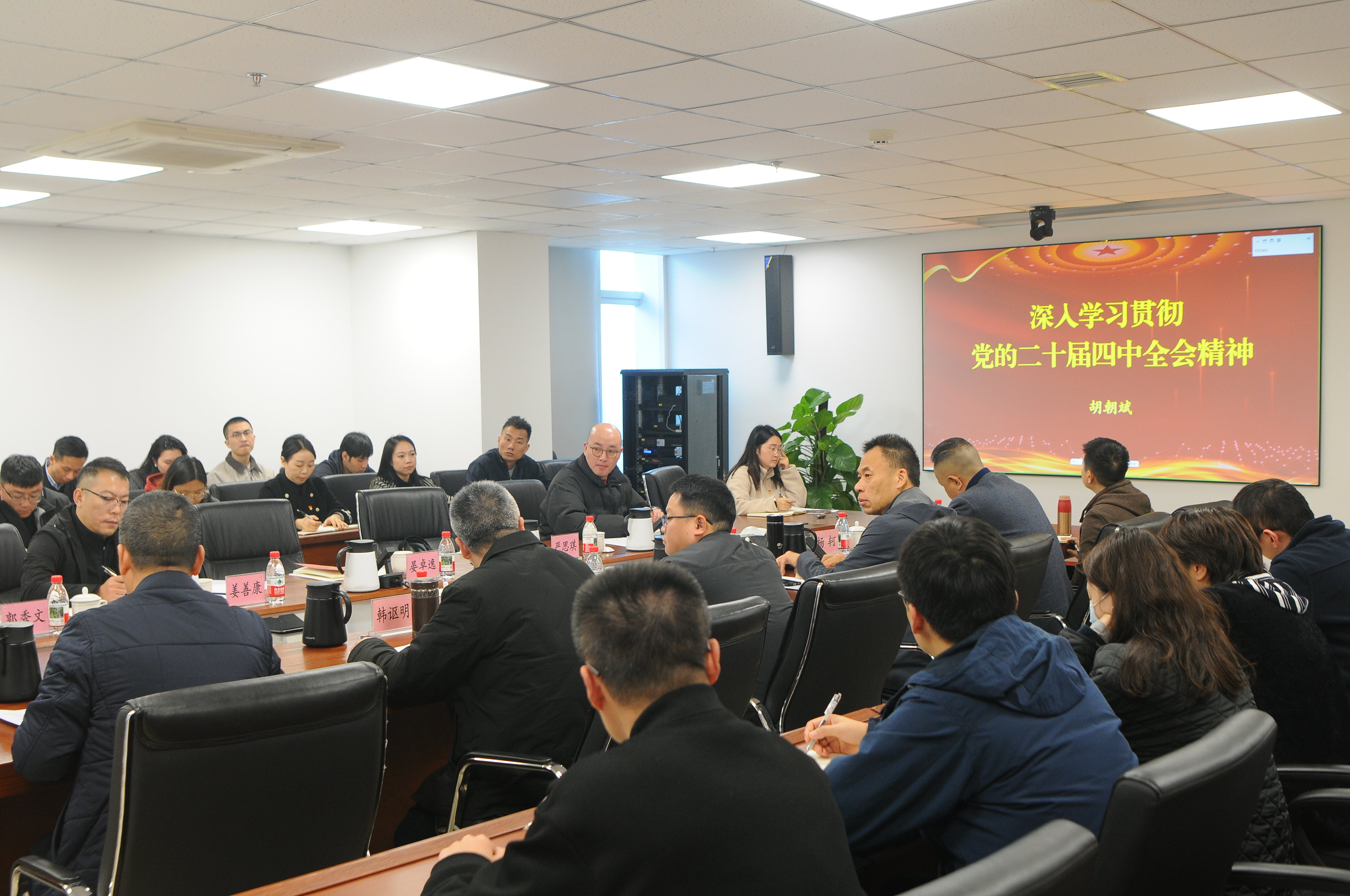 集團(tuán)黨委副書記、總經(jīng)理胡朝斌赴中墾牧乳業(yè)宣講黨的二十屆四中全會(huì)精神